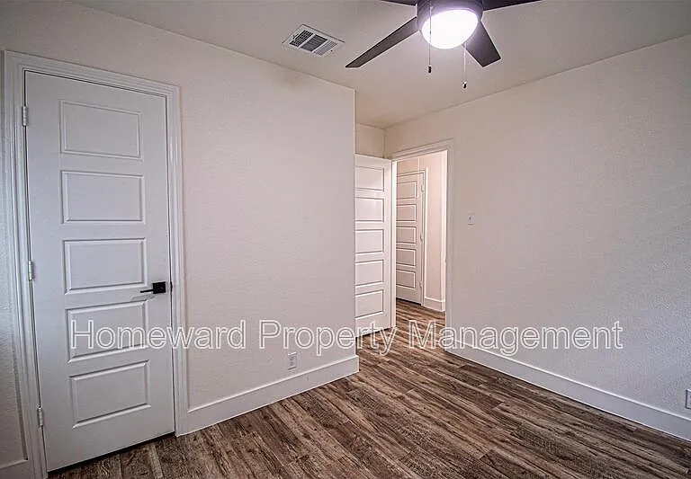 551 E Burks St — Photo 16