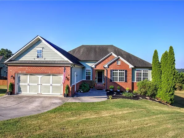 12 Prestwick Loop NW, Cartersville, GA 30120