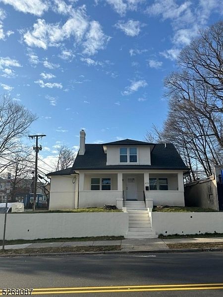 1st image of 675 Sanford Ave