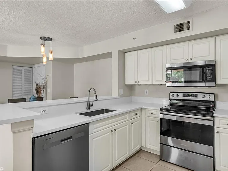 1230 Wildwood Lakes Blvd #105 — Photo 18