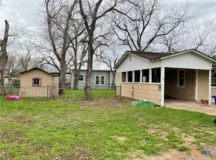 102 Clark St, Yoakum, TX 77995