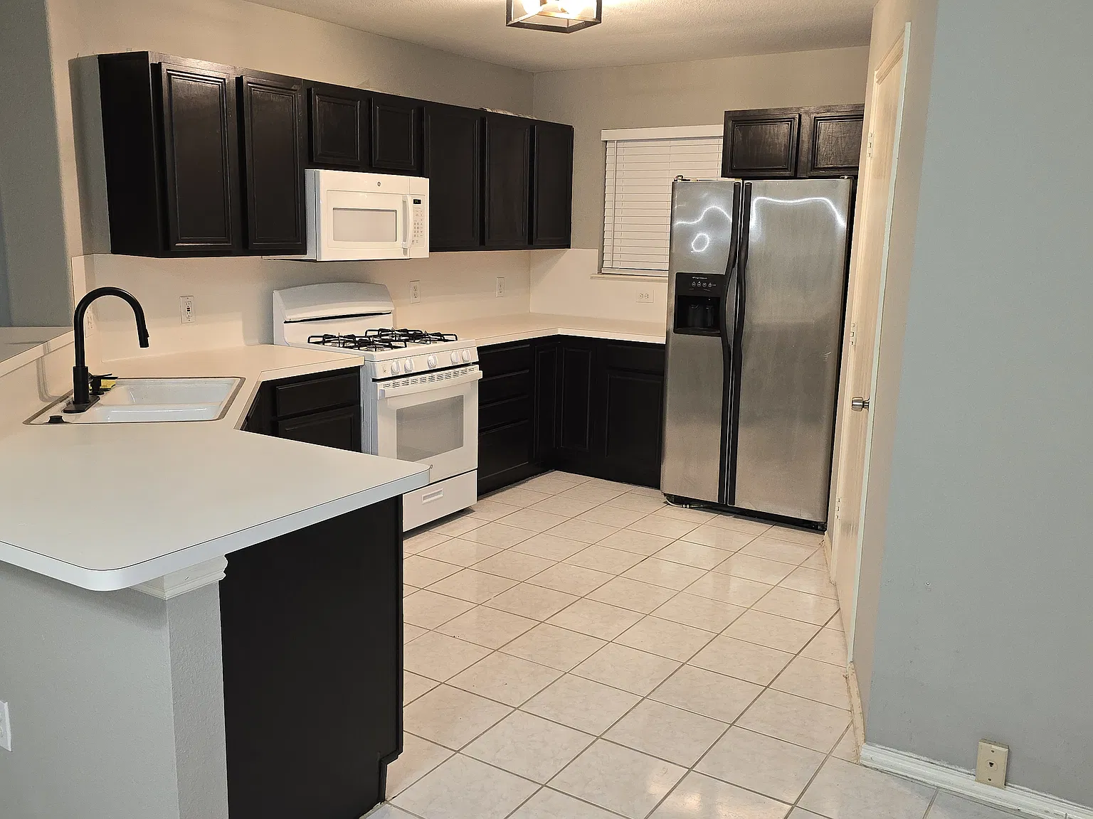 3 bed, 1556 sqft, $2,400 — Photo 4