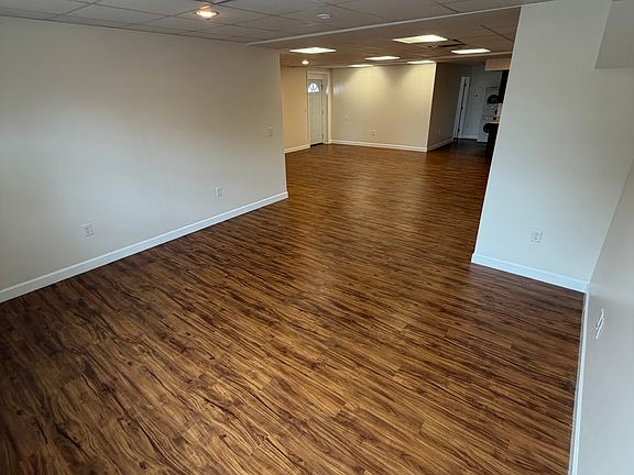 5th image of 3018 Main St