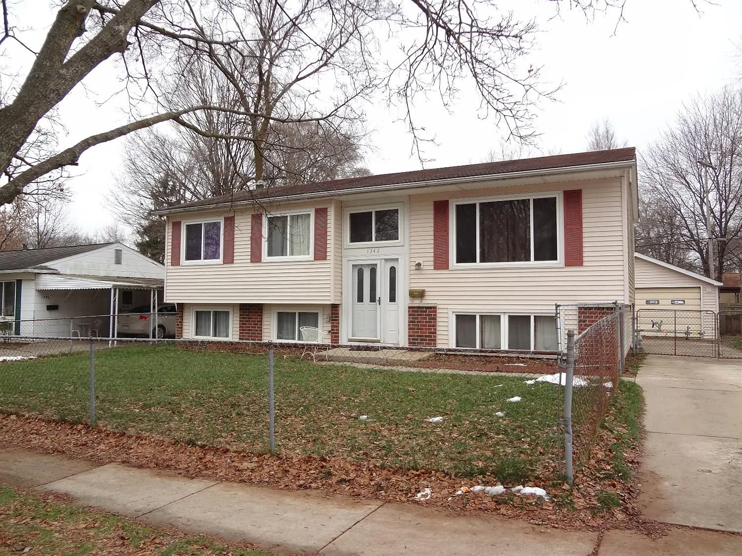 1342 Harry St photo 1