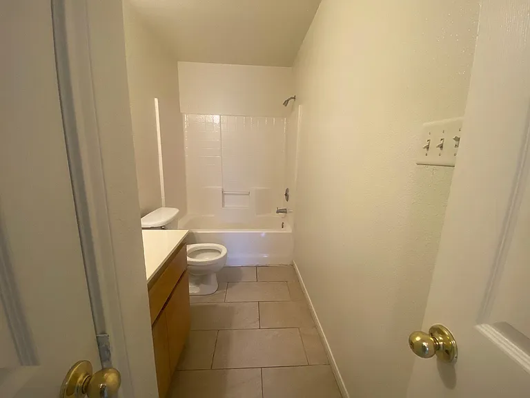 103 Castellon Ct #B — Photo 12