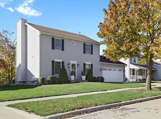1208 Bancroft Dr, Bloomington, IL