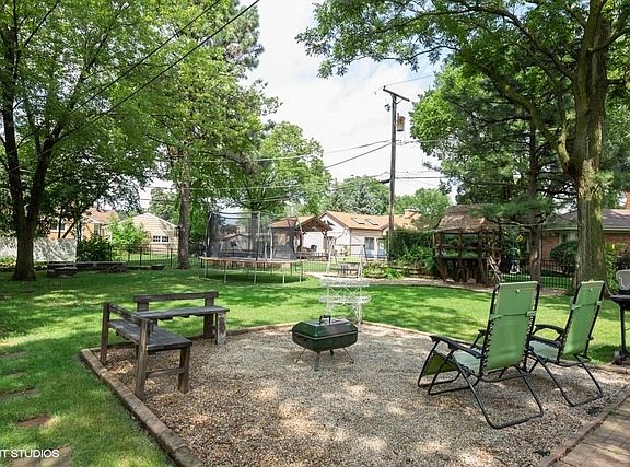 3rd image of 219 Community Dr