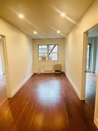 349 E 10th St #3RR Photo 1