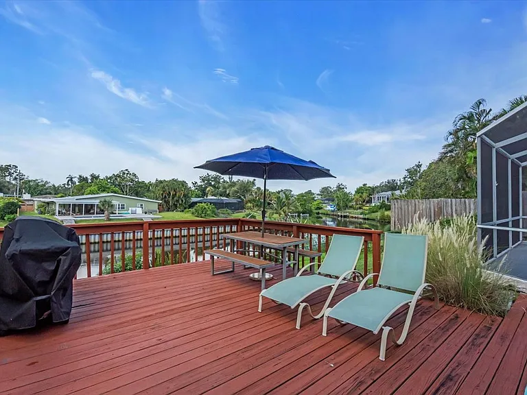 2732 Valencia Dr — Photo 35