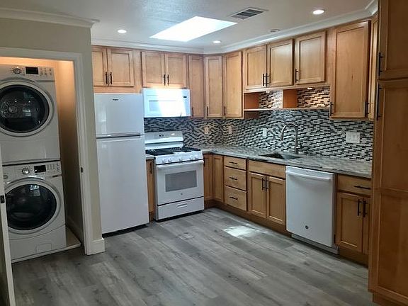 3rd image of 942 Rose Blossom Dr