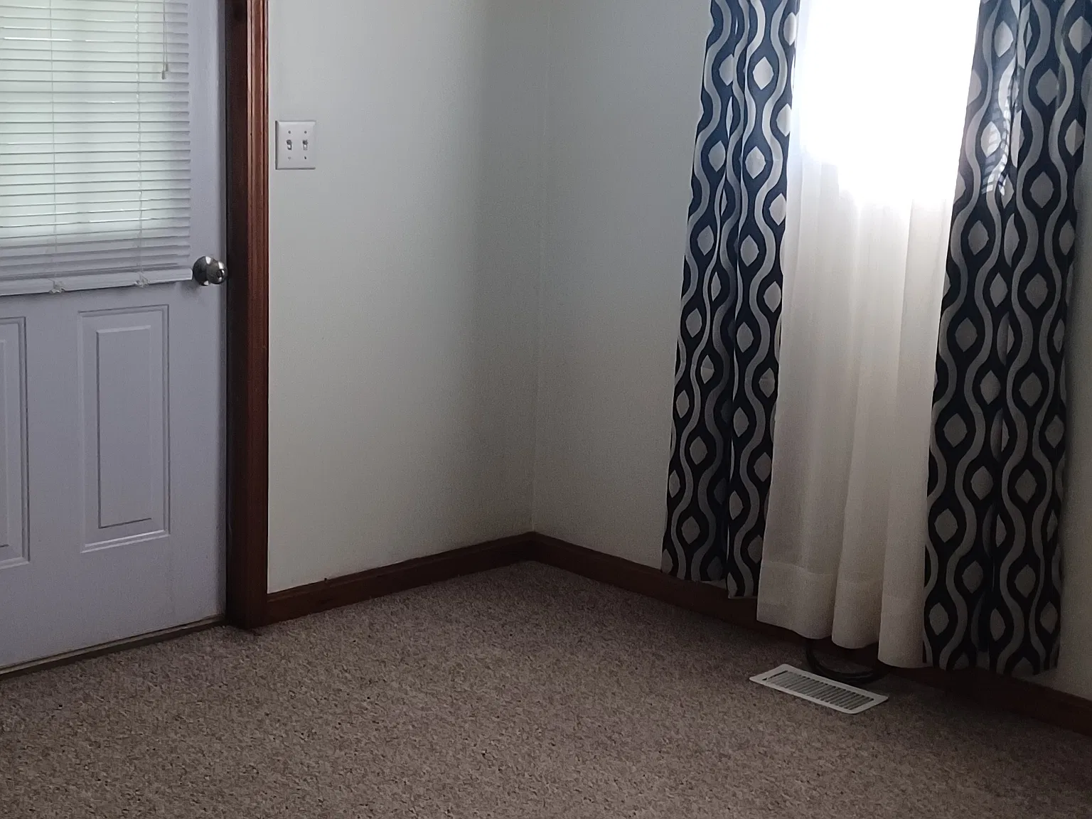 3 bed, 2000 sqft, $1,700 — Photo 4