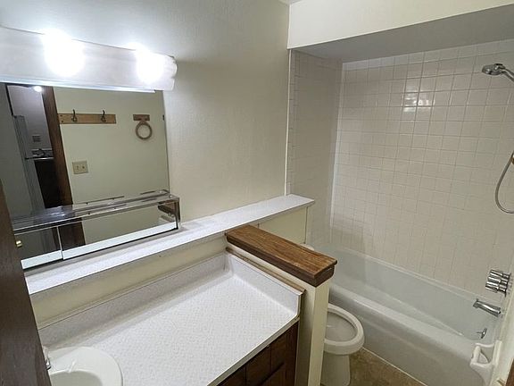 4th image of 449 Dunbar Ave APT 1
