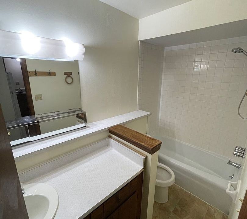 2nd image of 449 Dunbar Ave APT 2