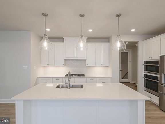 4th image of 1530 Cricket Way