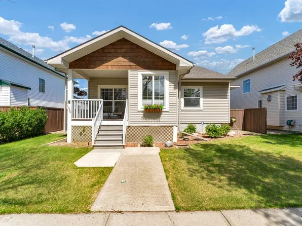 1030 S 5th St SE, Medicine Hat, AB T1A 8T5