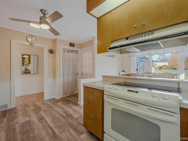 425 Old Shipyard Ln — Photo 16