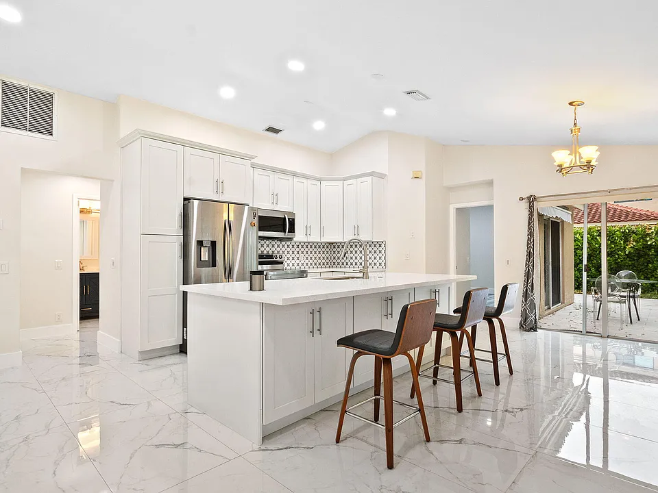 4498 Dogwood Cir