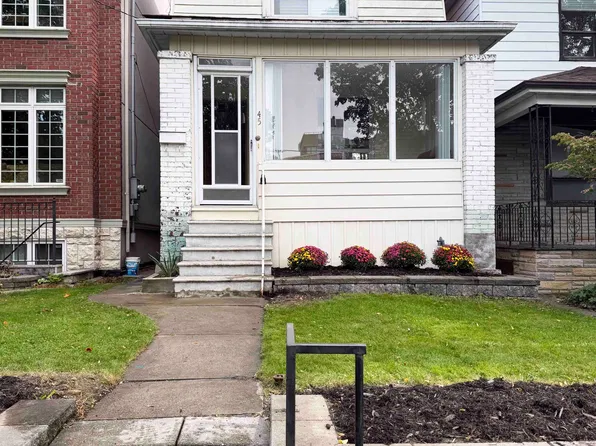 45 Eaton Ave, Toronto, ON M4J 2Z4