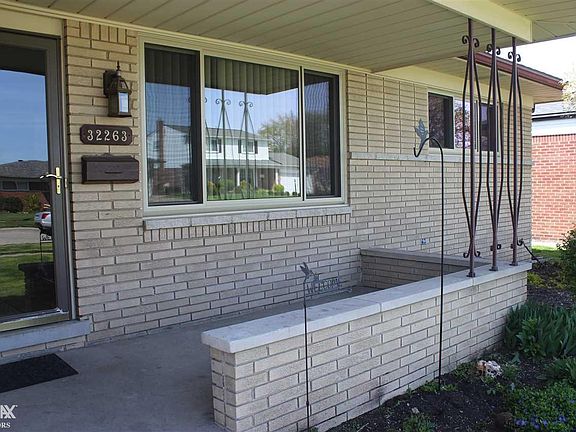 4th image of 32263 Gainsborough Dr