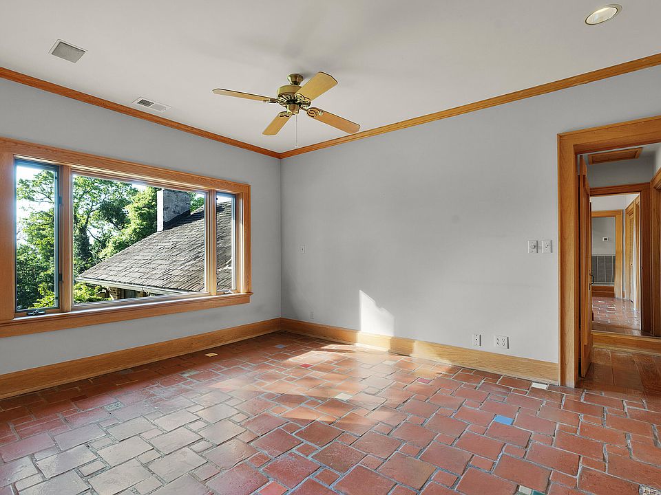28th image of 2910 Crest Terrace Dr