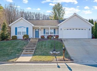 681 Alextine Dr, Staunton, VA 24401