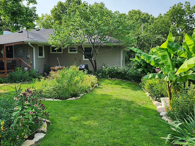 Enjoy tropical plants as well as flowering plants