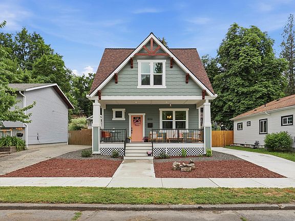 3rd image of 806 E 10th Ave