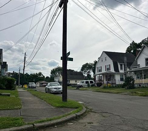 Exterior Neighborhood (street photo)