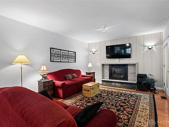 4th image of 177 Deneen Ave