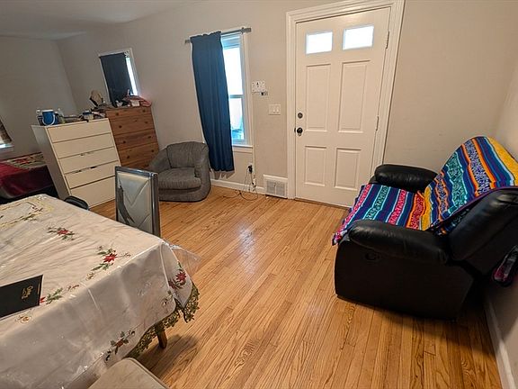 5th image of 22 Walnut St