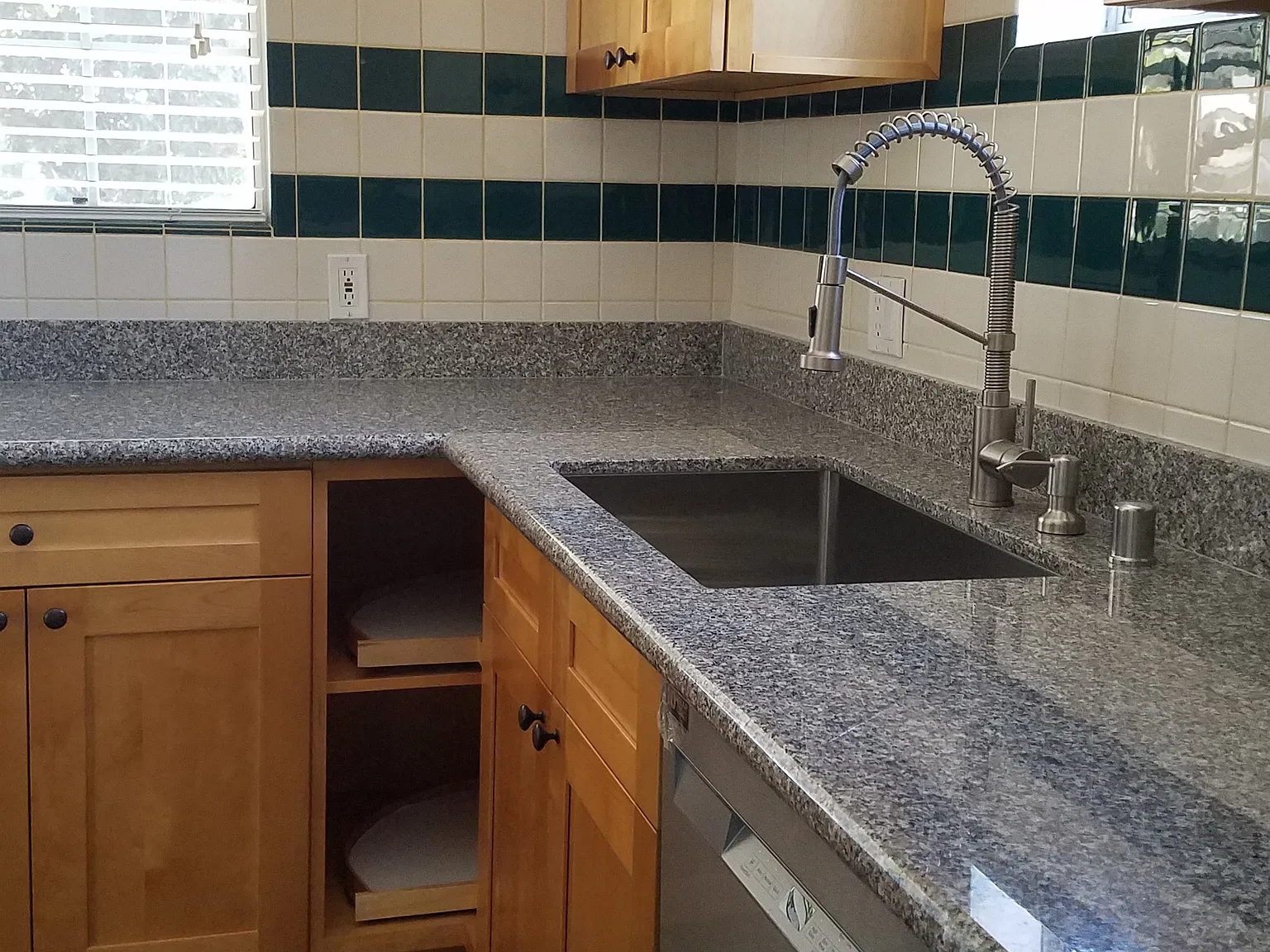 2 bed, 1.5 bath, 850 sqft, $3,100 — Photo 2