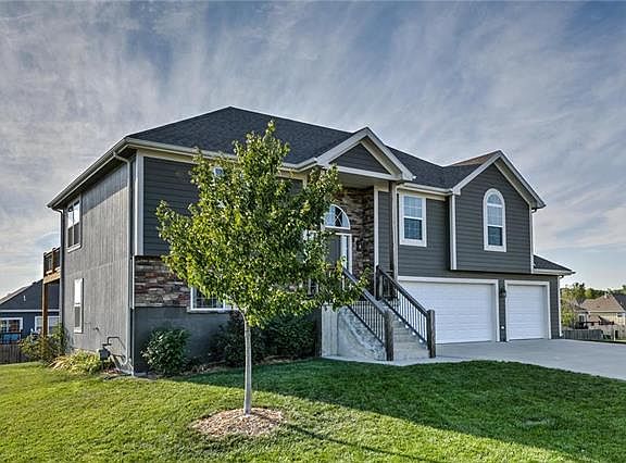 2nd image of 800 Hickory Dr