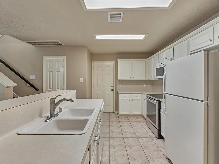 231 Blushwood Pl — Photo 11