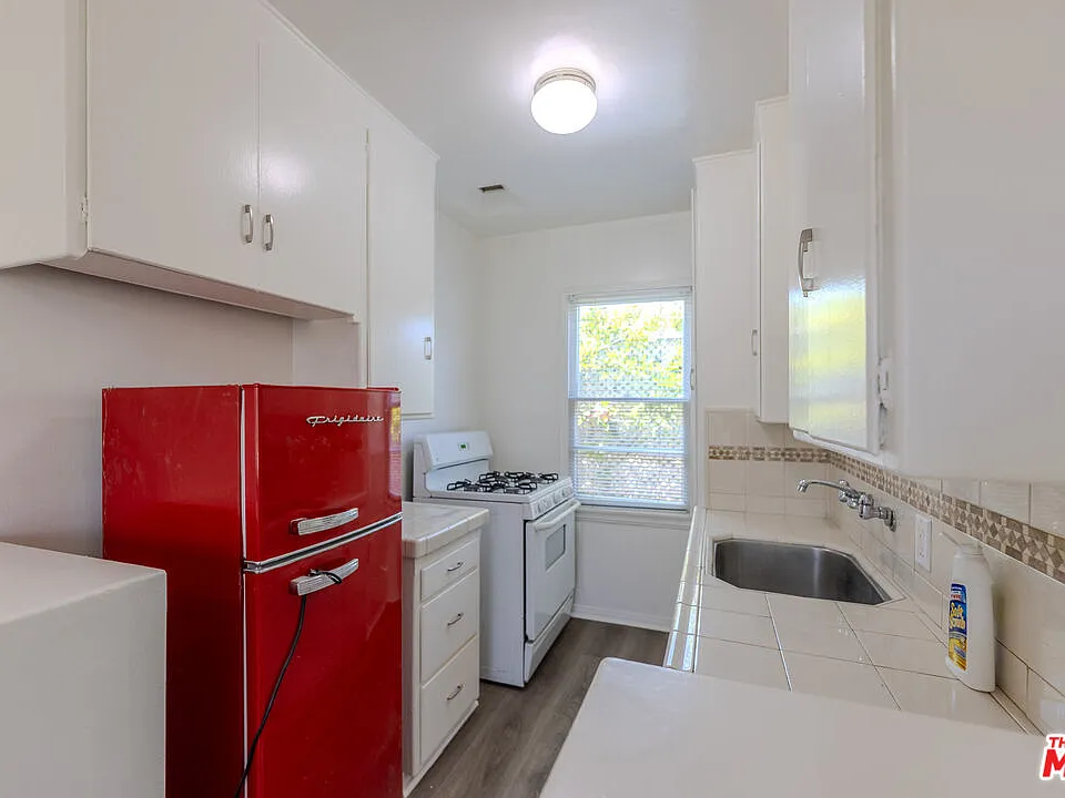 1940 S Robertson Blvd #10