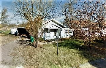 1st image of 413 W Pecan St