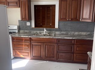 18836 Gainsborough Rd, Detroit, MI 48223