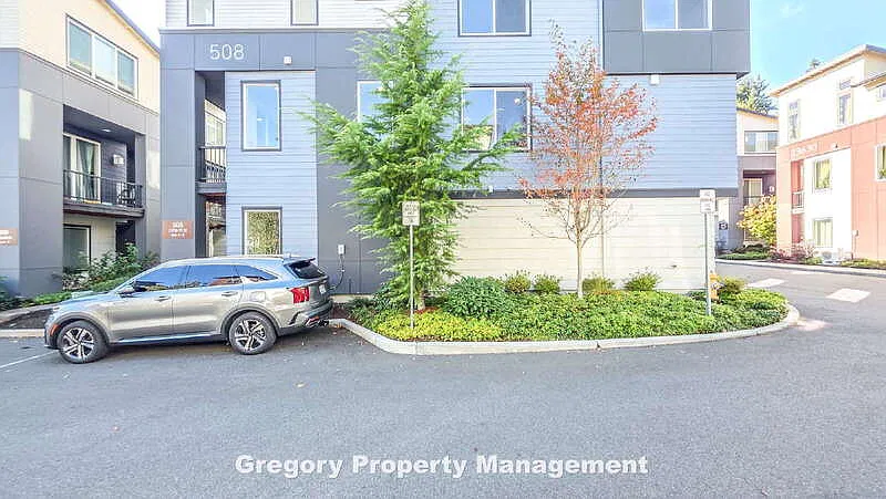 4 bed, 3.5 bath, 2200 sqft, $3,800 — Photo 4