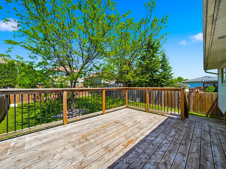 146 Bankside Dr N #UPPER — Photo 25