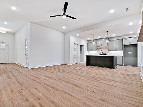 3rd image of 20 Orkney Dr
