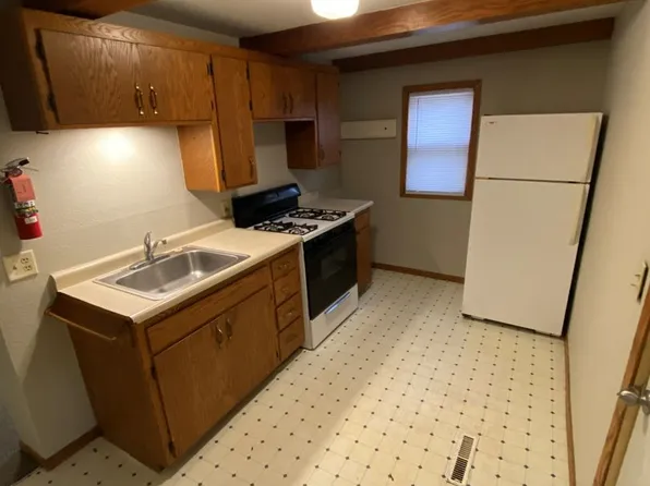 603 1st St SW #Rhs-2, Faribault, MN 55021