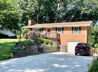 3840 N Glenridge Rd, Akron, OH 44319