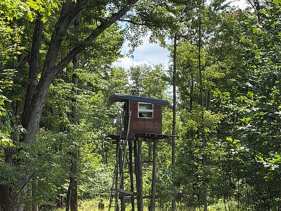 4th image of 18321 Conneautville Rd