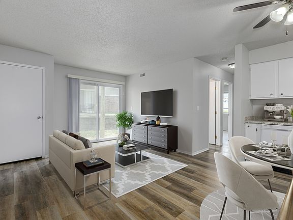 3rd image of 901 E 17th St #923-58