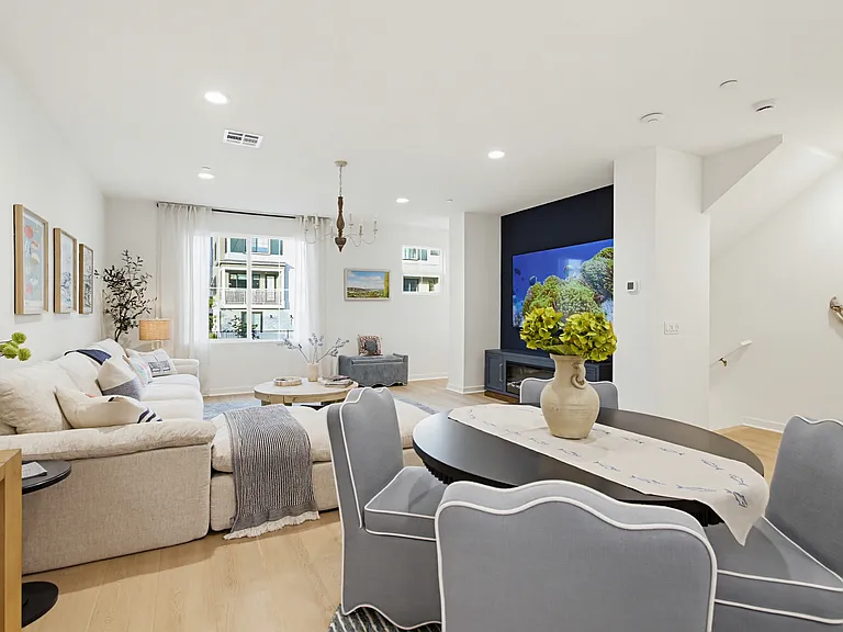 2528 Delphinium Ln — Photo 22