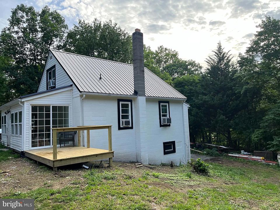 1st image of 3267 Valley Rd