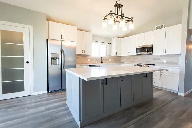 7 bed, 2489 sqft, $850 — Photo 2