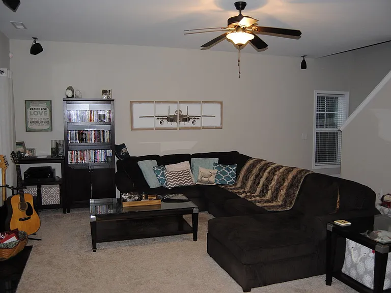 107 W Berkshire Ct — Photo 3