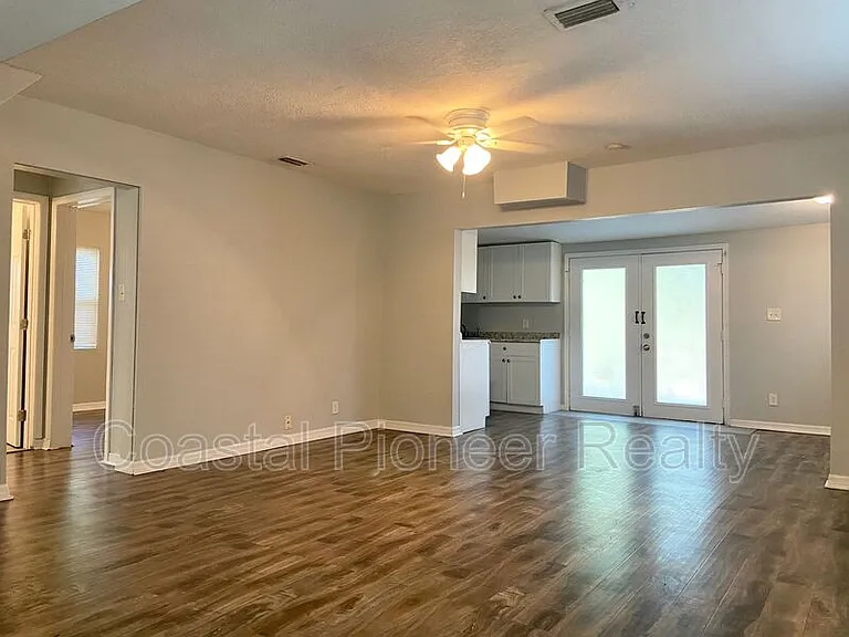 8105 N 12th St — Photo 5