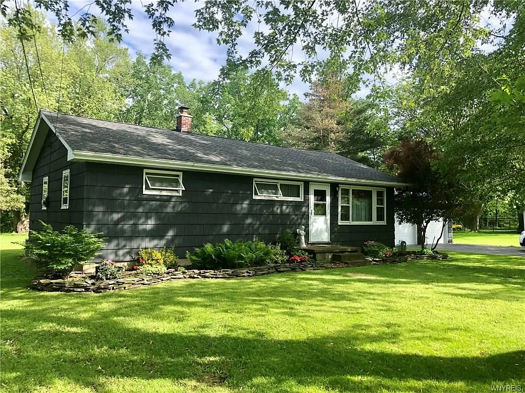 3856 Youngstown Rd photo 1