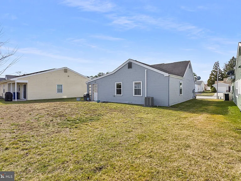 224 Huntington Dr — Photo 26